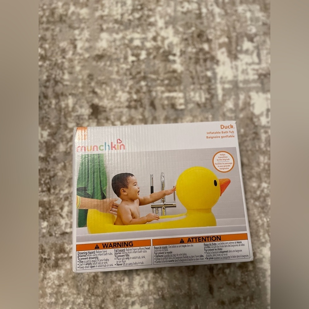 Munchkin Inflatable Yellow Duck Bath Tub -NWT